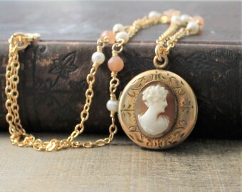 Gold Cameo Locket Necklace, Round Gold Locket, Unique Locket Pendant, Gold Photo Locket, Gold Picture Locket, Keepsake Push Gift for Mom