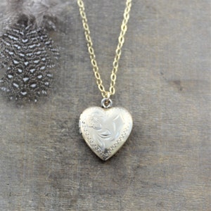 Gold Bouquet Locket Necklace, Gold Heart Locket Pendant, Bridal Locket, Gold Photo Locket, Push Present for Her, Wedding Jewelry for Brides