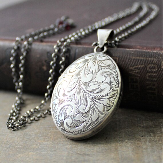 Large Silver Locket Necklace, 1977 English Locket Pen… Gem