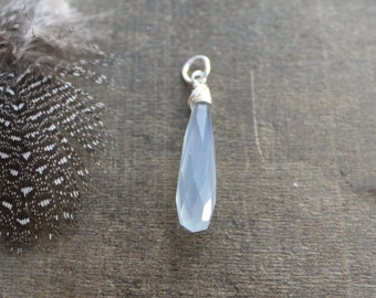 Breloque calcédoine naturelle, long pendentif en pierres précieuses, breloque enroulée sur un fil, pendentif long à accrocher pour collier DIY, créer votre propre collier