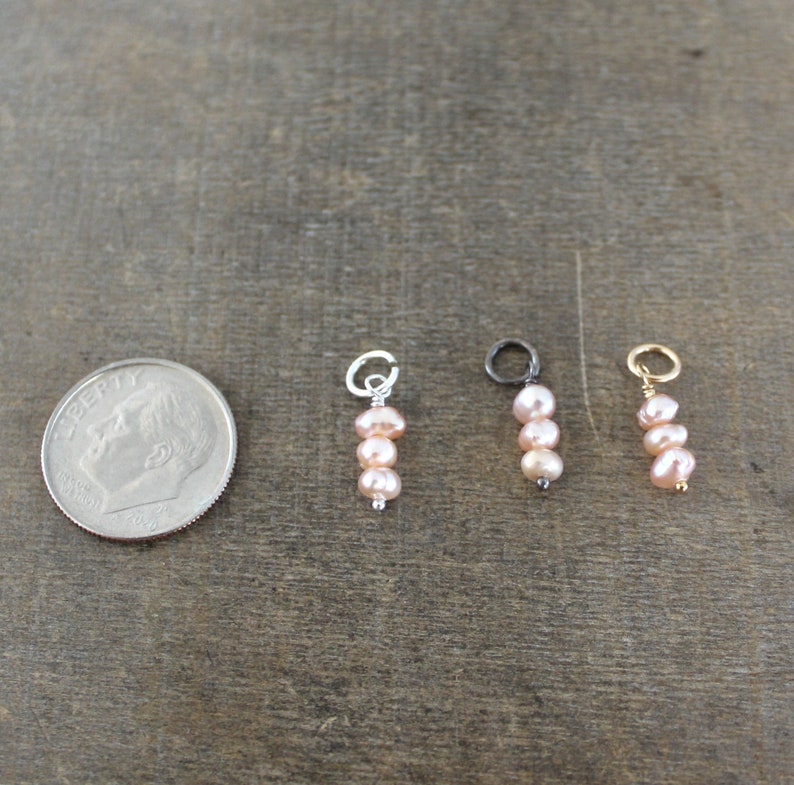Tiny Pink Pearl Pendant Genuine Pearl Charm DIY Jewelry Build A Necklace Blush Pearl Cluster Small June Birthstone Stacked Pendant Add On imagem 3