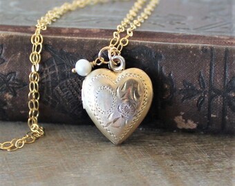 Gold Heart Locket Necklace, Gold Locket, Gold Photo Locket Pendant, Bridal Locket, Gold Photo Locket Push Present Wedding Jewelry for Brides