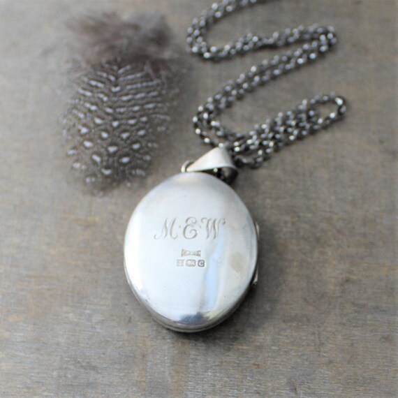 Large Silver Locket Necklace, 1977 English Locket Pen… Gem