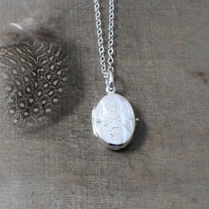 Love Bird Locket, Silver Oval Locket Necklace, Silver Photo Locket Pendant, Wedding Locket, Bridal Jewelry, Bouquet Locket, Push Present