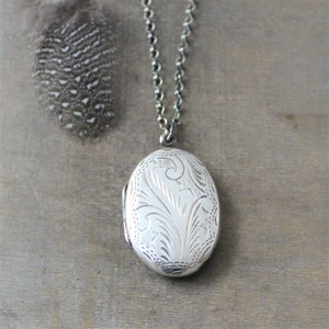 Silver Oval Locket Necklace, Silver Photo Locket Pendant, Long Locket, Oxidized Silver Necklace, Sterling Silver Locket Push Present for Mom