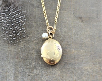 Gold Oval Locket, Small Gold Locket Pendant, Gold Photo Locket, Wedding Locket, Gold Bouquet Locket, Push Present, Repurposed Jewelry