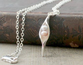 Pea Pod Necklace, Two Peas in A Pod Necklace, Peapod, Mom of Twin Jewelry, Push Present, Expectant Mom Gift, 2 Peas in a Pod, Push Gift