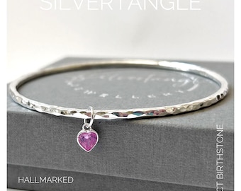 Brazalete de plata de ley con sello distintivo y piedra de nacimiento de corazón - Brazalete de plata redonda martillada - Brazalete con piedra de nacimiento de octubre - Brazalete de turmalina