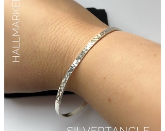 Brazalete de plata de ley martillada de 3 mm con sello distintivo - Brazalete plano y redondo de plata - Brazalete de plata de ley martillada de 3 mm - Brazalete de plata martillada