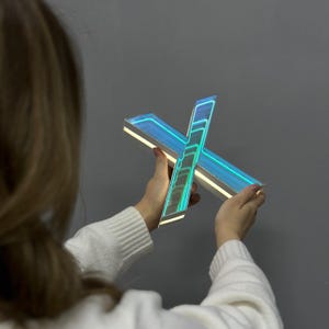 Placa de letras 3D personalizada, luz de letras LED, arte de espelho infinito, luz de ambiente personalizada, placa de LED personalizada, decoração de ambiente moderna, luz de alfabeto