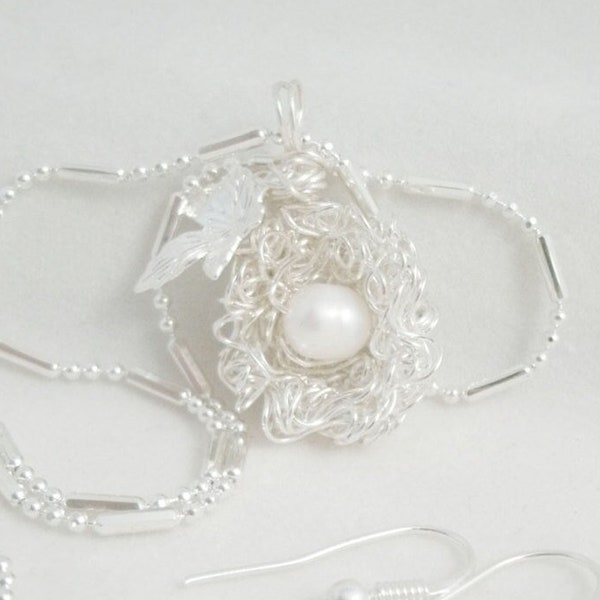 Birds One Egg Nest Fresh Water Pearl  Curly Wire wire wrap Necklace and Earring Set