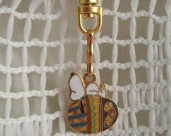 Clip pour sac Aviva vintage Snoopy Dog, fermeture à glissière pour porte-clés, breloque Snoopy de Pâques en plaqué or, peut être utilisée pour un collier