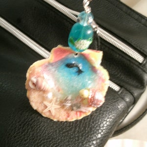 Real Sea Shell and resin clip ocean and sea  bag clip for use on mirror, purse, bag etc. real sea shells, real starfish shells ,resin turtle