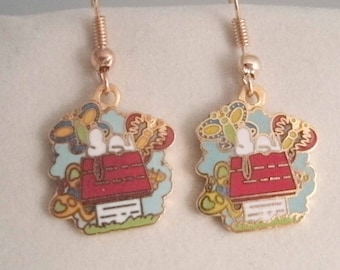 New Vintage Snoopy on Dog House with butterfly backround Vintage Aviva United Features Snoopy charms Earrings  with Butterflies