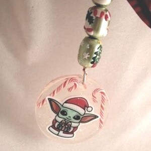 Décoration de Noël Baby Yoda en résine pour miroirs, emballage de décoration pour arbre, sac à main, clip en perles de verre, décoration Mandalorian pour enfant image 2