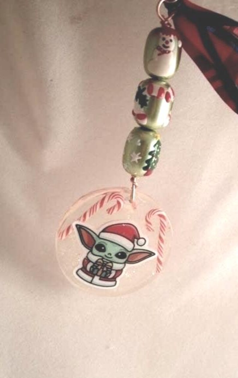 Décoration de Noël Baby Yoda en résine pour miroirs, emballage de décoration pour arbre, sac à main, clip en perles de verre, décoration Mandalorian pour enfant image 2