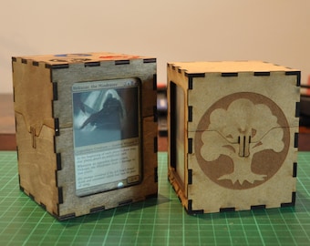 Deck Box mit Fenster für Toploader und Schnappverschluss. Laserschnitt-Dateien - SVG, DXF (digitales Produkt). Materialgrößen 3, 4, 4,5, 5, 6 mm ; 1/8 Zoll.