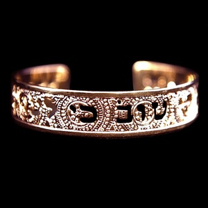 Psalms 136:1 Rose Gold Cuff, Bible Scripture Bracelet, Women's Rose Gold Cuff Bracelet, Blessing Jewelry, Jewish Cuff, Jewish Jewelry image 1