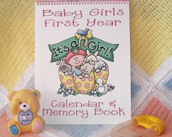 Babykalender für das erste Jahr und Erinnerungsbuch für Mädchen ~ 13-Monats-Kalender - Personalisiert