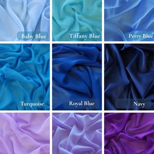 K&ouml;nnte beinhalten: Eine Sammlung von neun Stoffmustern in verschiedenen Blau- und Lilat&ouml;nen. Die Farben sind beschriftet mit: Babyblau, Tiffanyblau, Perryblau, T&uuml;rkis, K&ouml;nigsblau, Marine, Lavendel, Flieder und Lila. Der Stoff scheint leicht und flie&szlig;end zu sein.