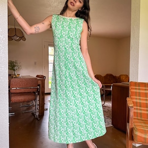 70s MOD FLORAL maxi dress XS S / 1970s green mod maxi dress sleeveless floral maxi dress mod daisy print dress small extra small 60s 1960s