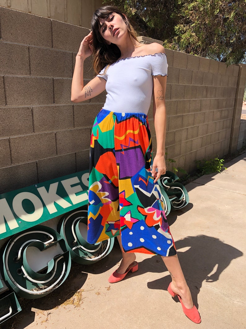 90s RAINBOW BOLD wide leg pants M abstract novelty print high rise cropped gaucho pants 1990s 80s 1980s medium