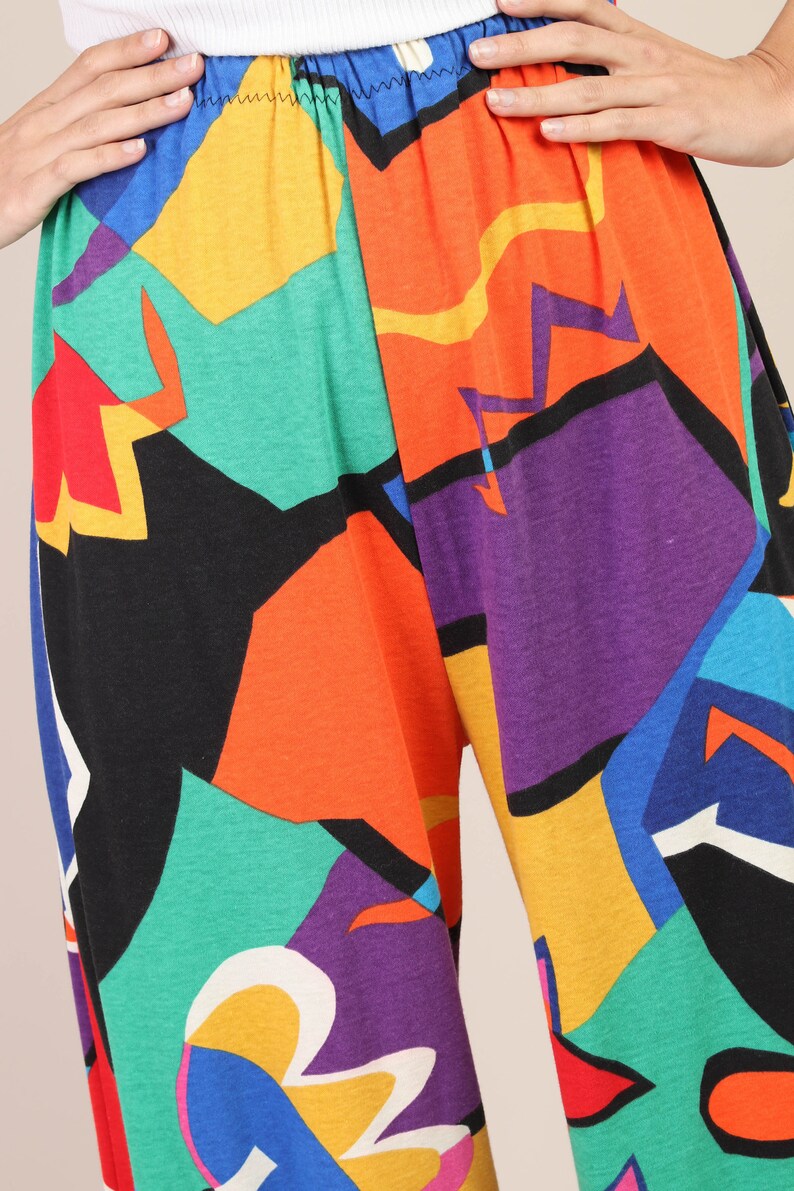 90s RAINBOW BOLD wide leg pants M abstract novelty print high rise cropped gaucho pants 1990s 80s 1980s medium