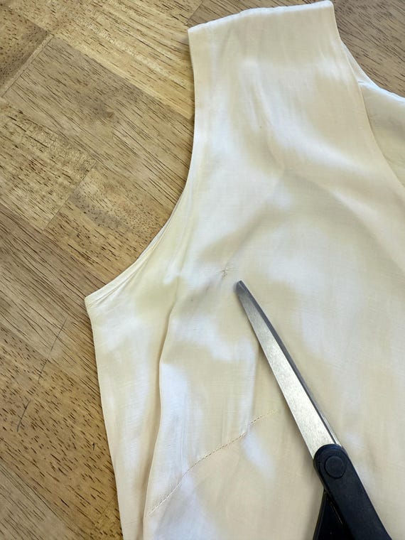 1950s Butterfly Print Dress: Pastel Floral Novelt… - image 9