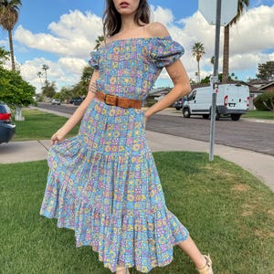 70s FLORAL PEASANT dress XS S / 1970s blue floral maxi dress patchwork floral dress floral hippie dress floral sun dress small extra small