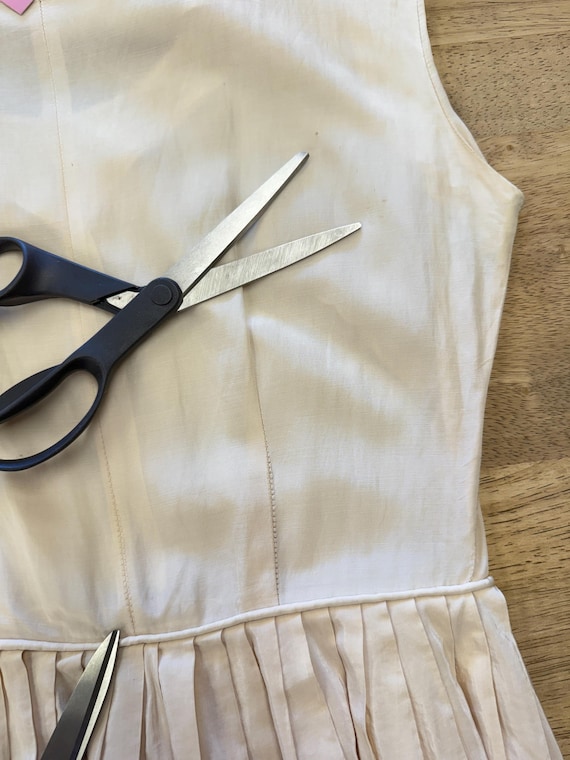 1950s Butterfly Print Dress: Pastel Floral Novelt… - image 10