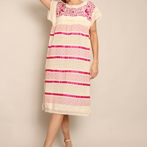 80s LACE OAXACAN dress S M L / 1980s Artesanias Mexican dress bird embroidered dress cotton Oaxacan dress pink Oaxaca dress 90s 1990s
