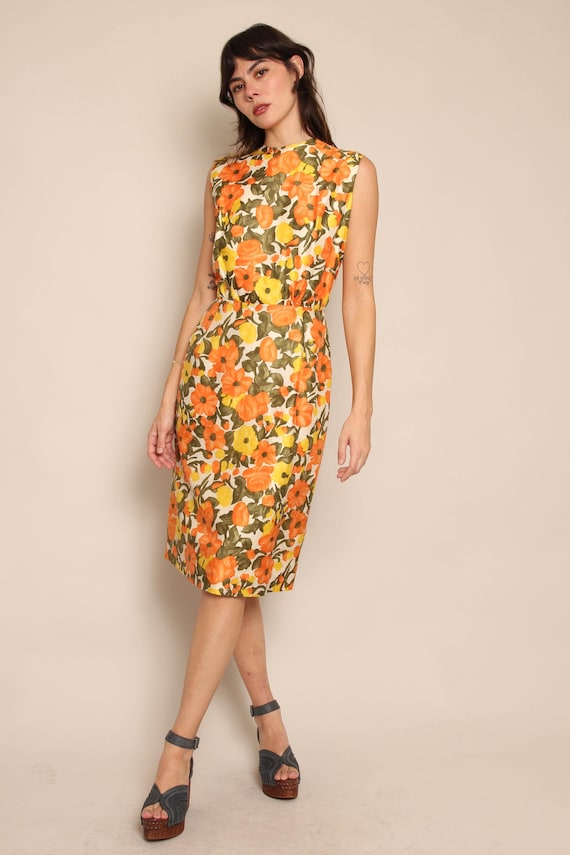 1950s Autumn Floral Wiggle Dress: Sleeveless Midi, Size S/M