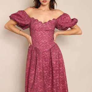 80er Jahre LILA SCALLOPED lace dress XS / 1980s Niki dress lila Spitze Partykleid schulterfrei Abschlussballkleid Puffärmel Partykleid romantisch