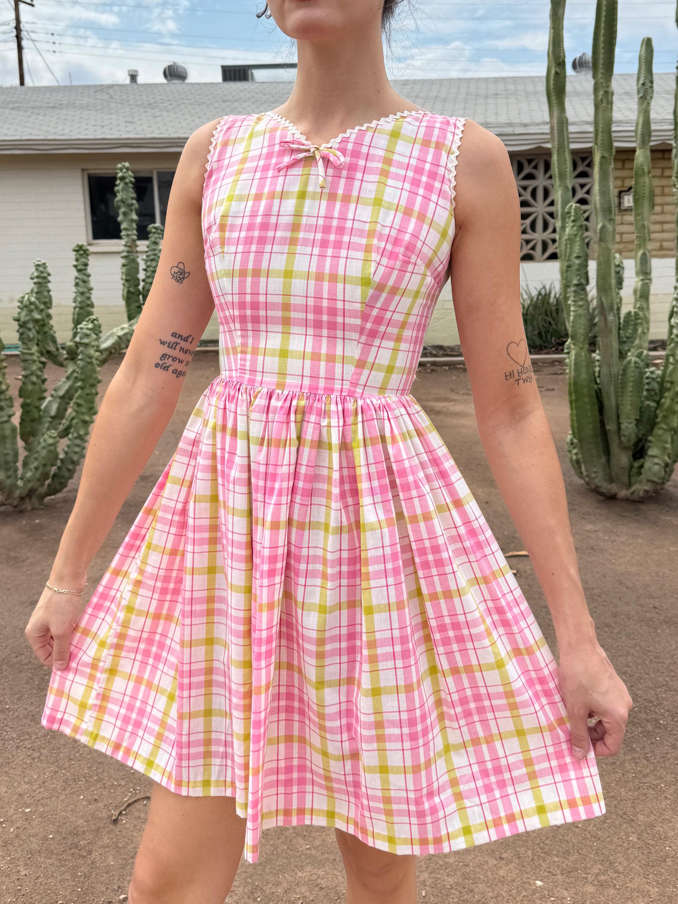 pastel plaid dress Picnic weather getaways The Cutest Dress Youve Ever