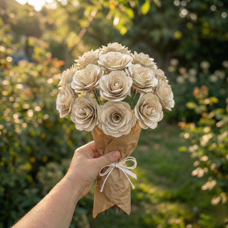 Rosa de página de libro con tallo | Rosa de papel vintage | Regalo para amantes de los libros | Aniversario, boda, San Valentín imagen 1