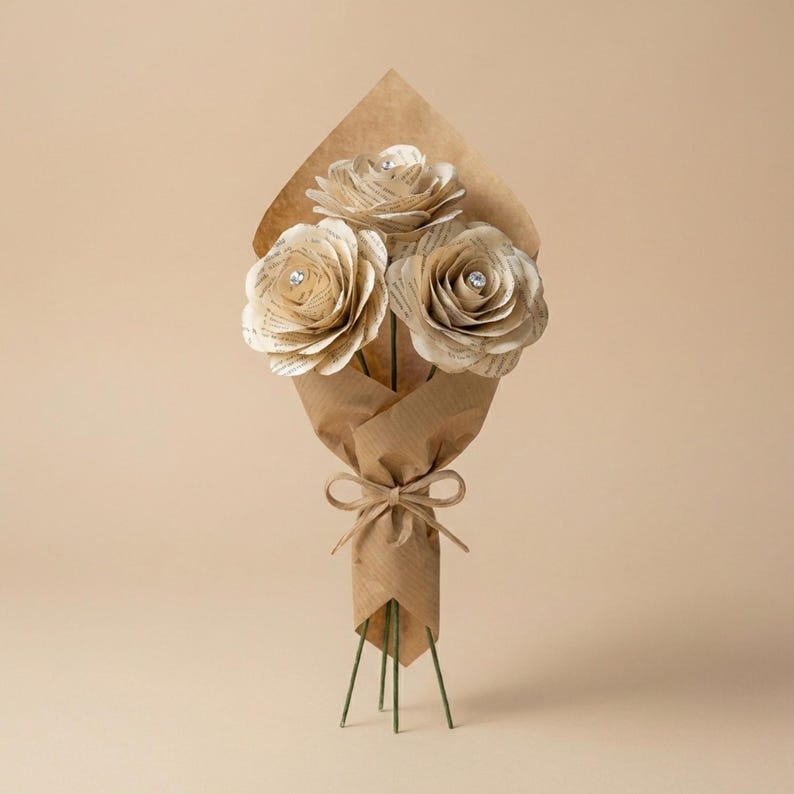 Rosa de página de libro con tallo | Rosa de papel vintage | Regalo para amantes de los libros | Aniversario, boda, San Valentín imagen 2