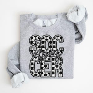Fußball Mom Faux Stickdatei DTF Transfer Print für T-Shirts, Kleidung & Mehr | Benutzerdefinierte SVG Druck