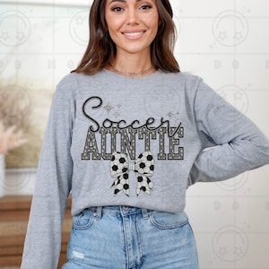 Fußball Auntie – Glitzer Akzente mit Fußball Bogen Design DTF Transfer Print für T-Shirts, Kleidung & mehr | Benutzerdefinierte SVG Druck