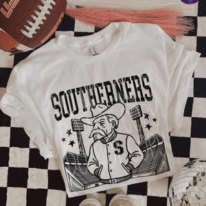 Southerners Football T-Shirt in Youth Size – Retro School Spirit Mascot Tee – Game Day Shirt for Fans, Students & Moms