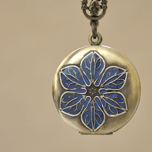 handmade sapphire blue flower brass locket necklace, vintage 70s floral locket, filigree locket, Victorian style, photo locket for her,