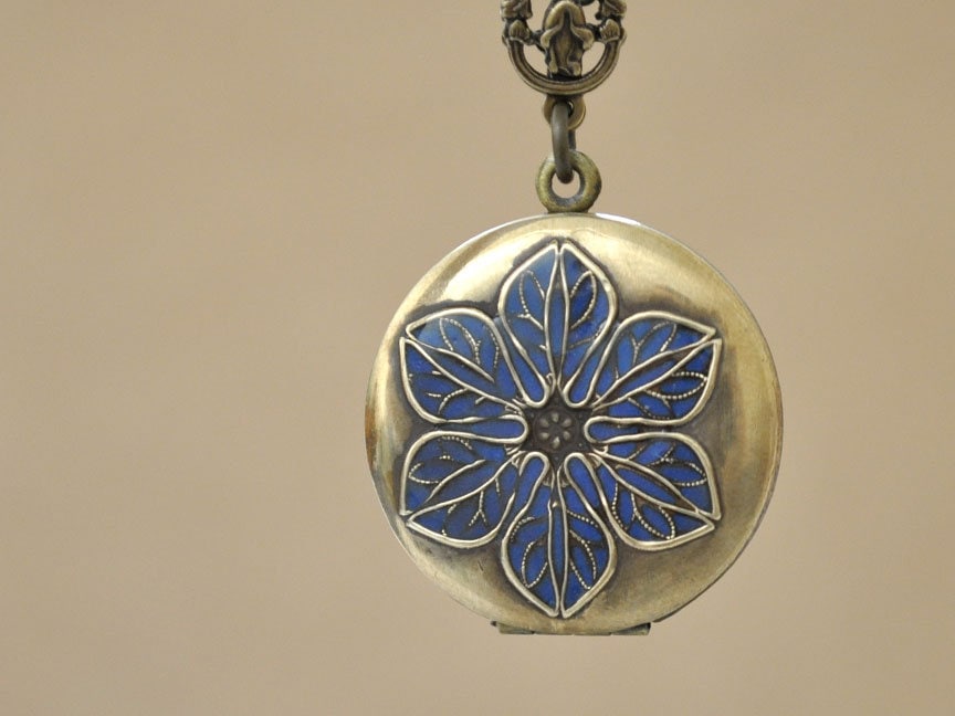 handmade sapphire blue flower brass locket necklace, vintage 70s floral locket, filigree locket, Victorian style, photo locket for her,