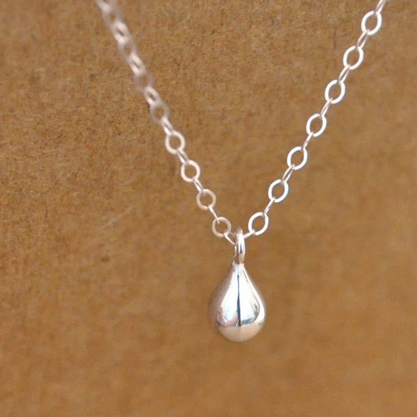 zilveren regendruppel ketting, RAINING DAY, druppel ketting, regen druppel, helder water, petite water drop ketting