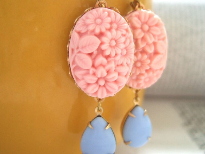 SUMMER GARDEN Coral Pink Resin Flower Cab Earrings With Etsy