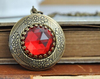 locket necklace - THE DARK ROMANCE - vintage ruby red glass jewel locket necklace in antique brass