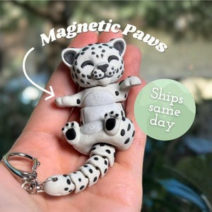 Leopard Keychain Flexi Articulated Big Cat Fidget Magnetic Paws Bag Charm Backpack Snow Leopard Lover Gift Animal Keychain Birthday Gift