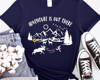 Camiseta "Aventura está ahí fuera", camiseta de verano para viajes, camiseta divertida de alce, camiseta para acampar al aire libre, camiseta para amantes de la naturaleza, camiseta para amantes de la montaña