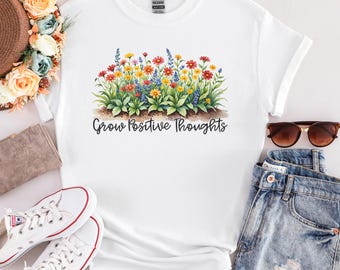 Camiseta "Cultiva Pensamientos Positivos", para amantes de la naturaleza, flores silvestres, con quien te identificas, amantes de la jardinería, vibras positivas, flores primaverales