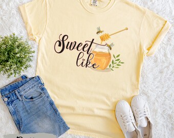 Camiseta Sweet Like Honey Comfort Color®, camiseta Honey Jar Bee, regalo de apicultor, camiseta Nature Lover, top Summer Vibes, camiseta con frase positiva, camiseta bohemia