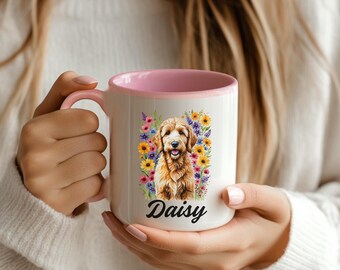 Tazza in ceramica personalizzata con motivo a fiori raffigurante il cane Goldendoodle, tazza da caffè per amanti degli animali, tazza regalo con nome personalizzato per animali domestici, tazza con estetica floreale boho.