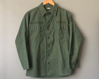 1970s US Army or USMC Vietnam Era OG-107 Sateen Utility Shirt / vintage 70’s military olive green button small #4